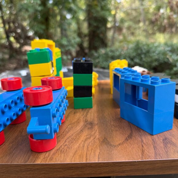 1977 LEGO Duplo Original 43-PC bundle w/ 8 Minifigs - Picture 6 of 8